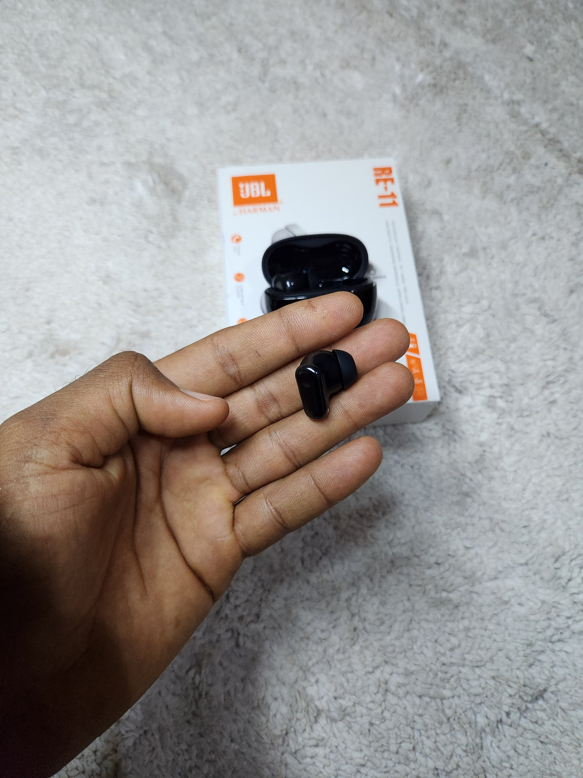 Écouteurs JBL Mini — Écran batterie, basses renforcées, appels mains-libres