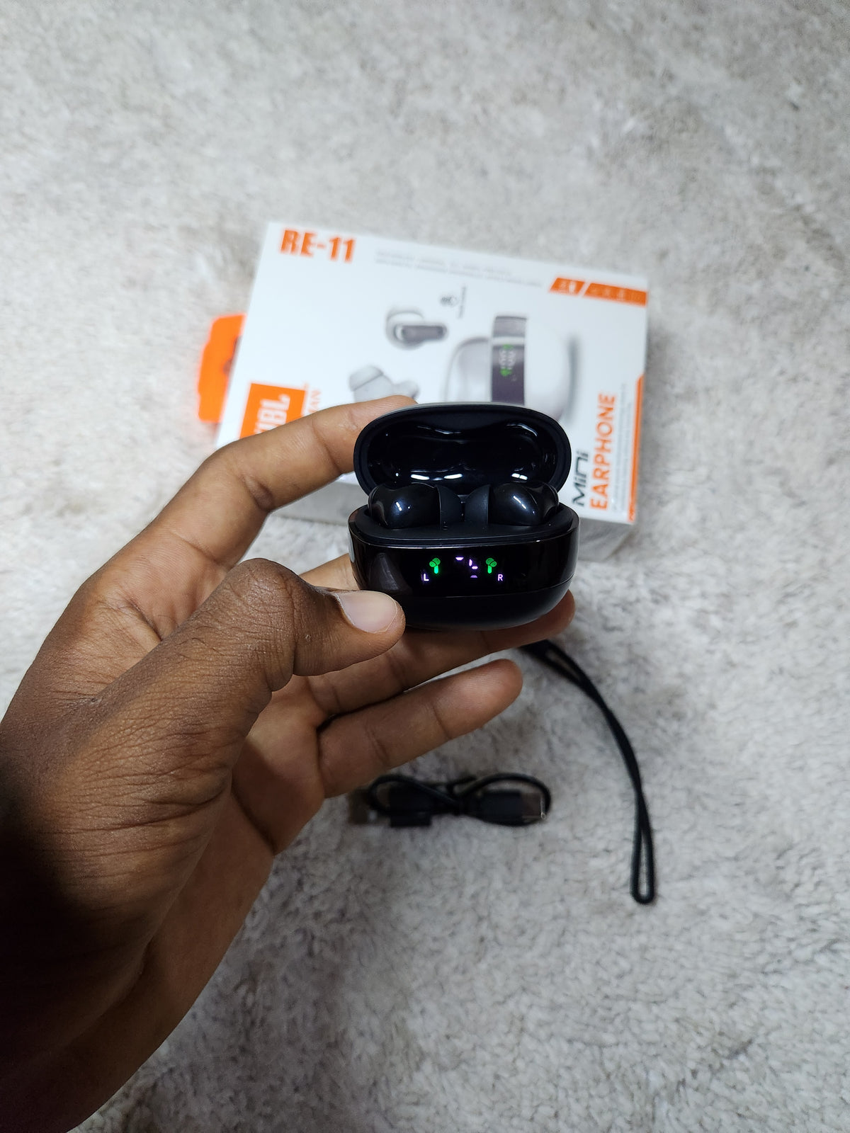 Écouteurs JBL Mini — Écran batterie, basses renforcées, appels mains-libres