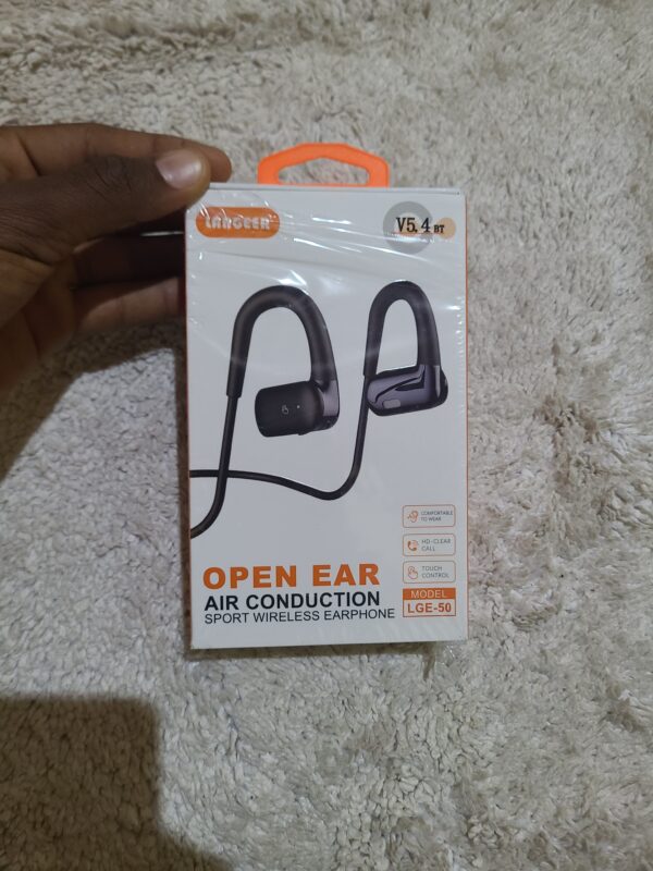 Auscultador desportivo sem fios Langeer LGE-50 com condução aérea e design de ouvido aberto para maior conforto e perceção do ambiente, permitindo aos utilizadores ouvir o que está à sua volta.